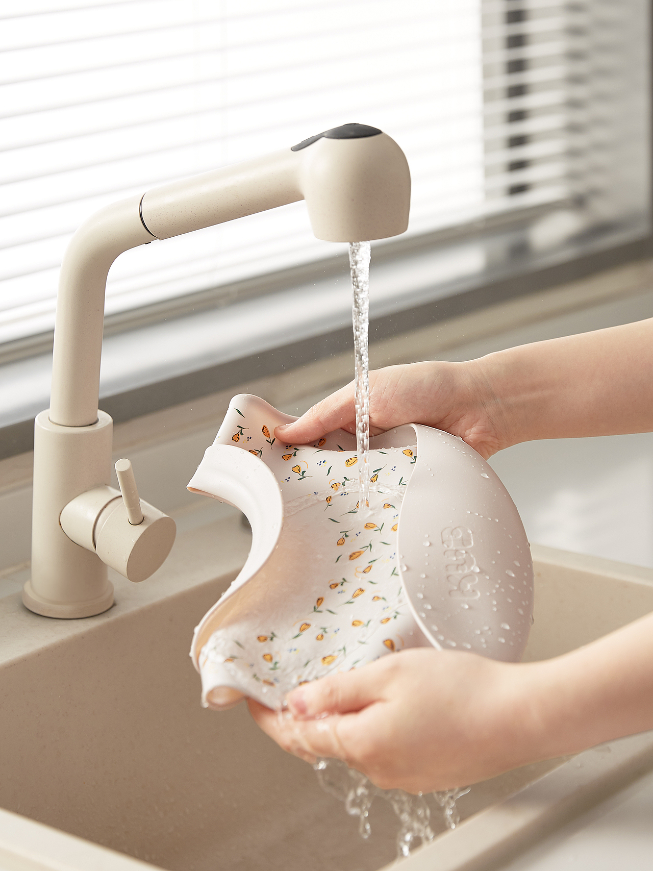 「电商拍摄」儿童硅胶围兜拍摄| 母婴产品拍摄