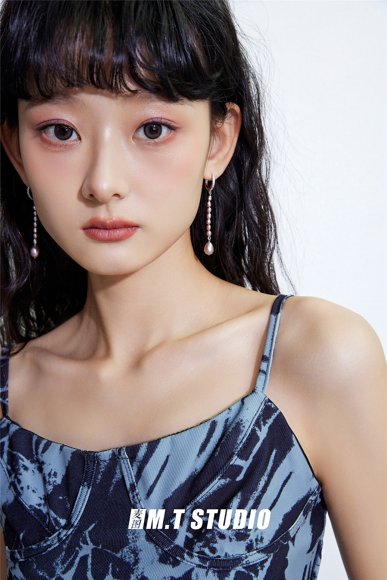 饰品拍摄 少女饰品模特拍摄 耳环模特拍照青春少女饰品（图ZMzkwODY0MTQ0） - 产品摄影 - 站酷设计师义乌麦图摄影官网原创素材 - 站酷ZCOOL