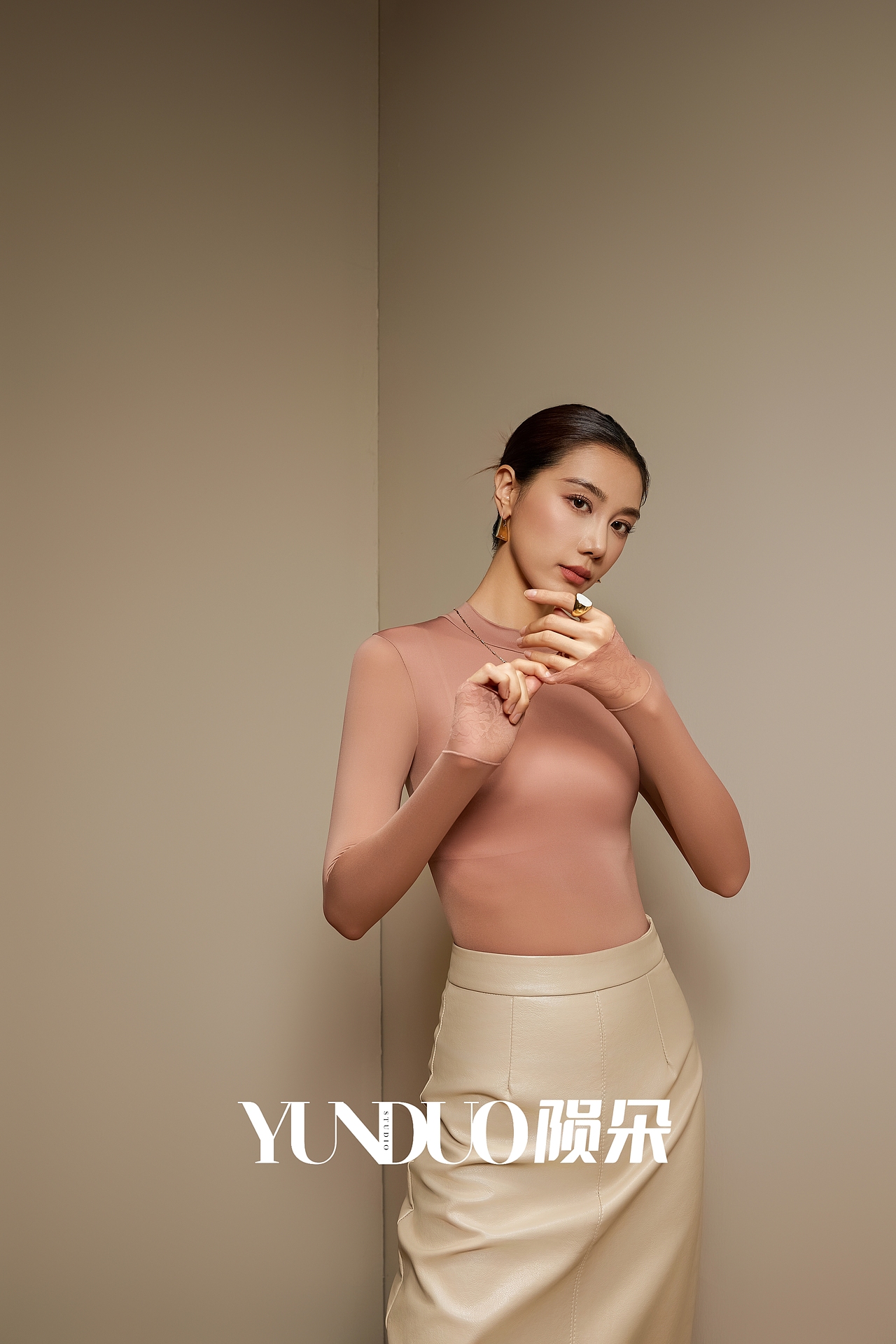 打底衫拍摄 舒适打底衫拍摄 高级打底衫拍摄（图ZMzkwODc0NjY4） - 产品摄影 - 站酷设计师陨朵商拍刘大奇原创素材 - 站酷ZCOOL