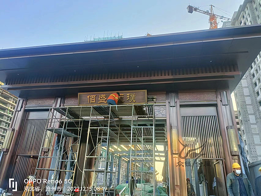 高端小区售楼部不锈钢门楼大型景观钢结构斗拱包板制作