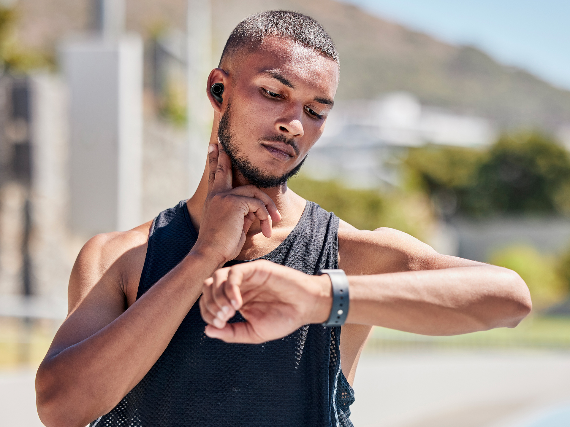 通勤族的神秘救星现身！览邦LaiPods Pro+降噪耳机如何让旅途告别无聊？