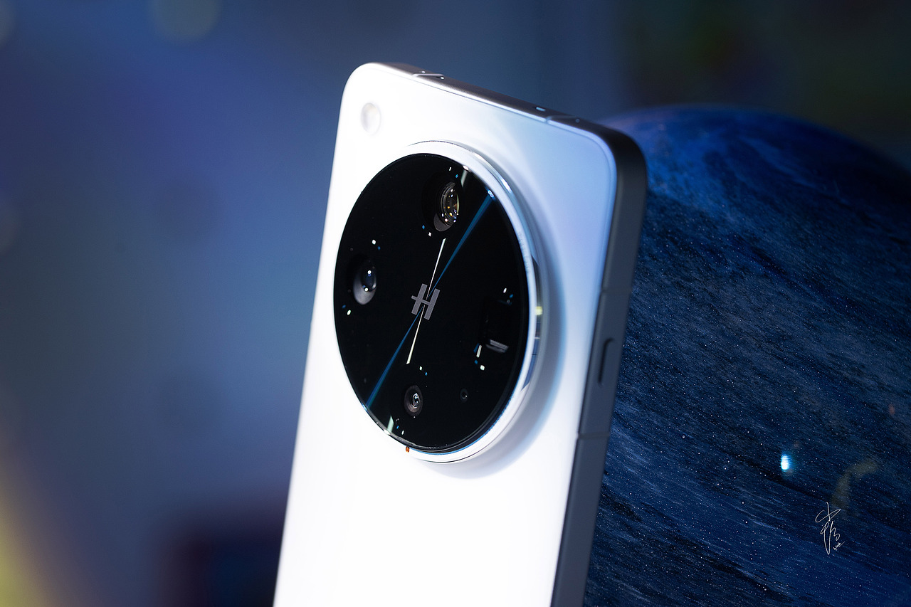 OPPO Find X8 Ultra 月光白（图ZMzkwOTQ5ODQw） - 产品摄影 - 站酷设计师摄影师小恰原创素材 - 站酷ZCOOL