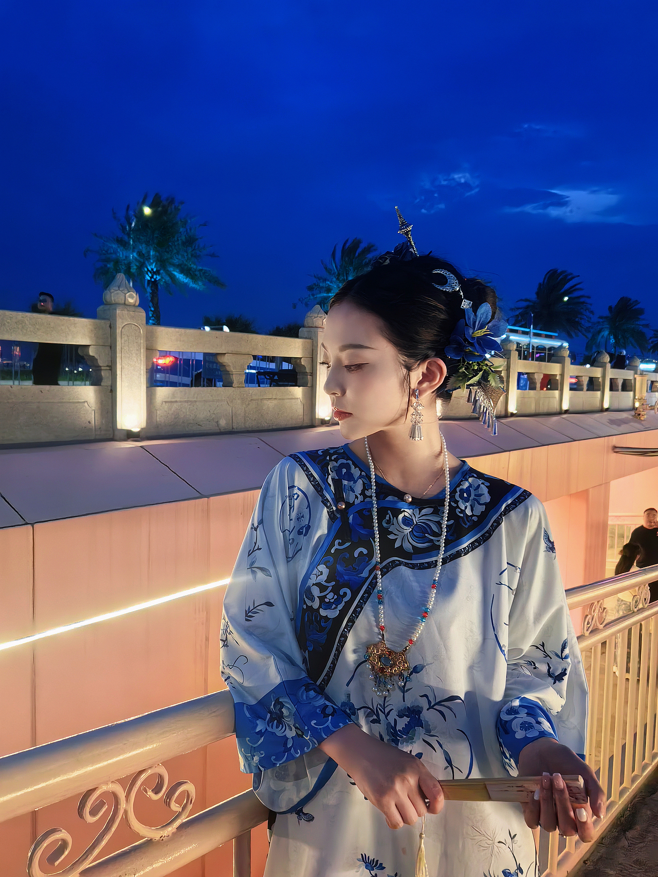 她已折尽庭前柳,我犹一身旧时装|清汉女