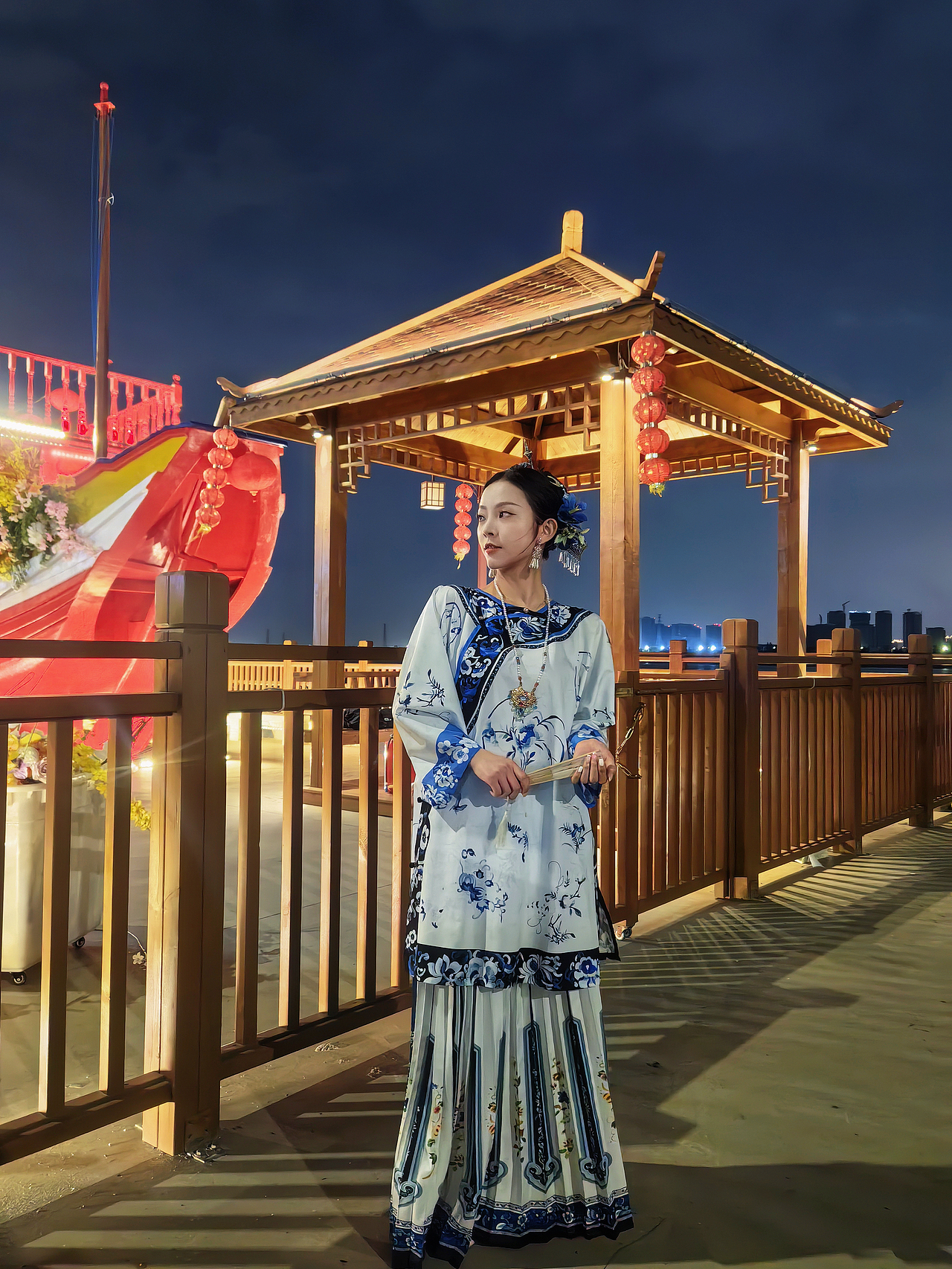 她已折尽庭前柳,我犹一身旧时装|清汉女