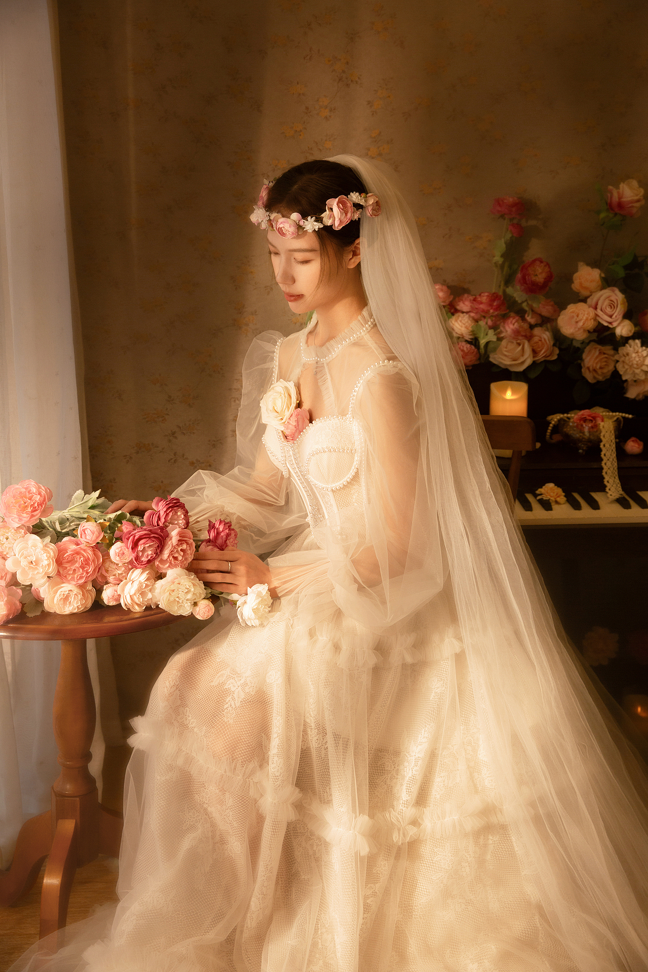 深圳寫真約拍｜輕婚紗光影氛圍感 花朵 寫真 復(fù)古（圖ZMzkxMjU1Mjcy） - 人像攝影 - 站酷設(shè)計(jì)師深圳女?dāng)zLUMIN原創(chuàng)素材 - 站酷ZCOOL