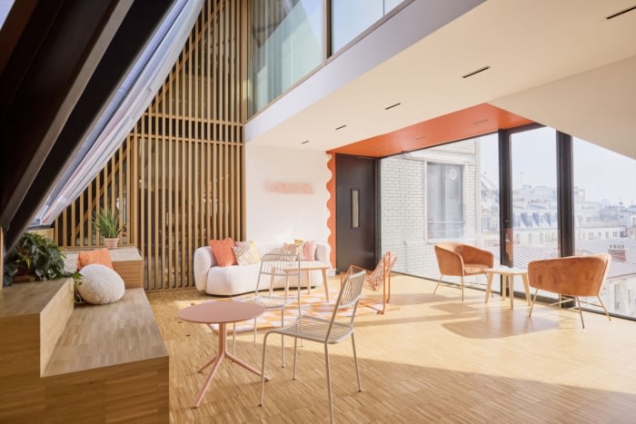 墙壁和窗框现在采用明亮的色彩 与砖墙和镶木地板的温暖完美融合（图ZMTUxMDQ2OTI=） - 资讯 - 站酷设计师凯悦办公装修原创素材 - 站酷ZCOOL