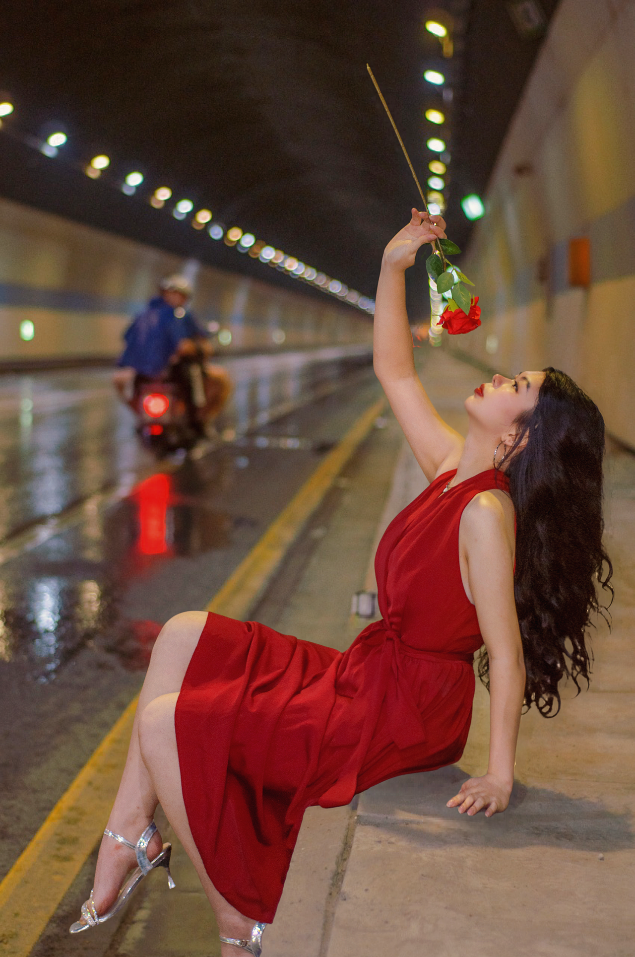 玫瑰花不一定浪漫，但隧道的尽头一定有光✨💫（图ZMzkxMzMwMzUy） - 人像摄影 - 站酷设计师养饲养员的猫原创素材 - 站酷ZCOOL