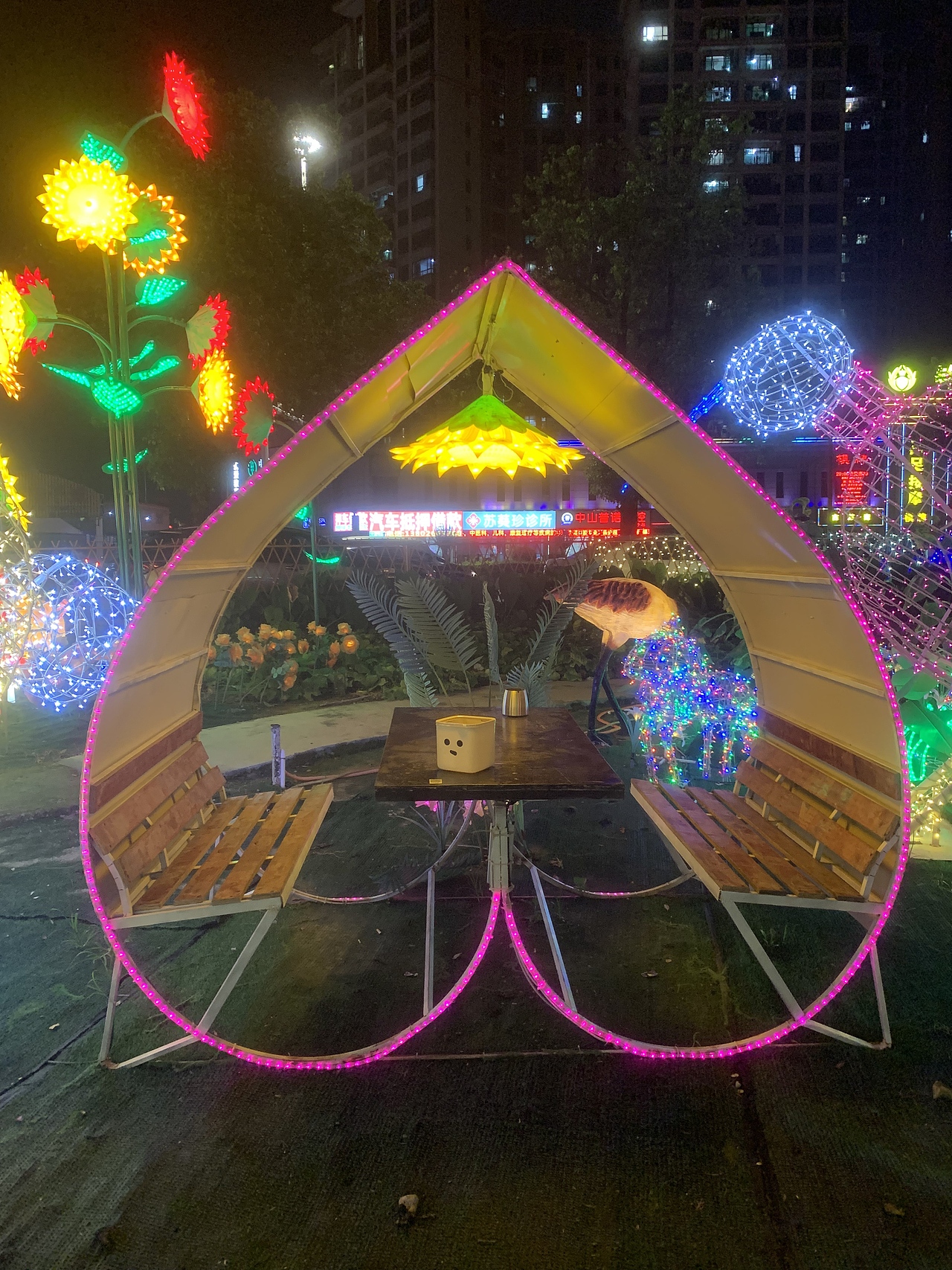 户外文旅灯饰 向日葵私模定制