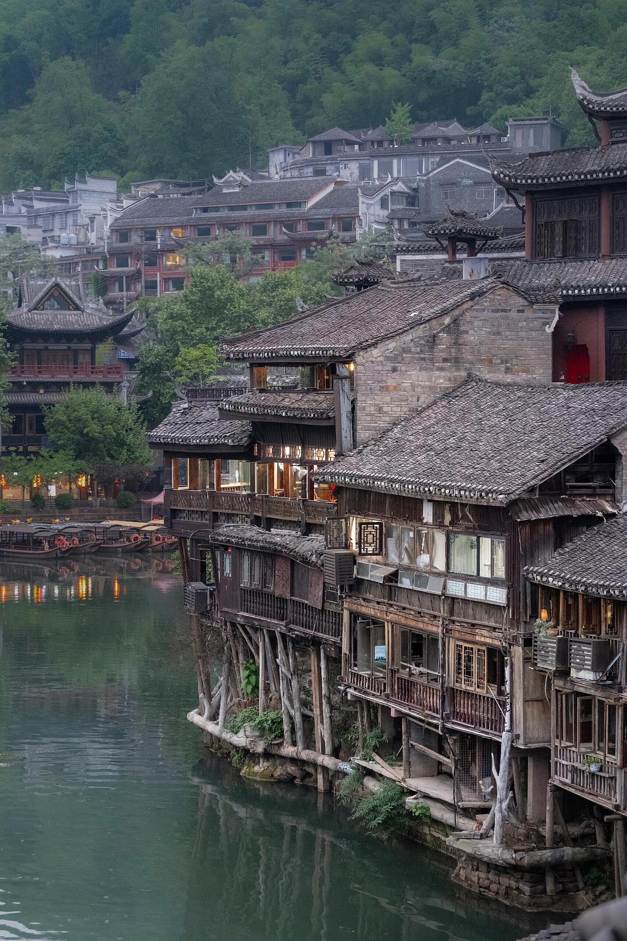 吊脚楼边寻旧梦，凤凰城里遇千年！（图ZMzkxNDM2OTQw） - 风光摄影 - 站酷设计师苍若尘原创素材 - 站酷ZCOOL