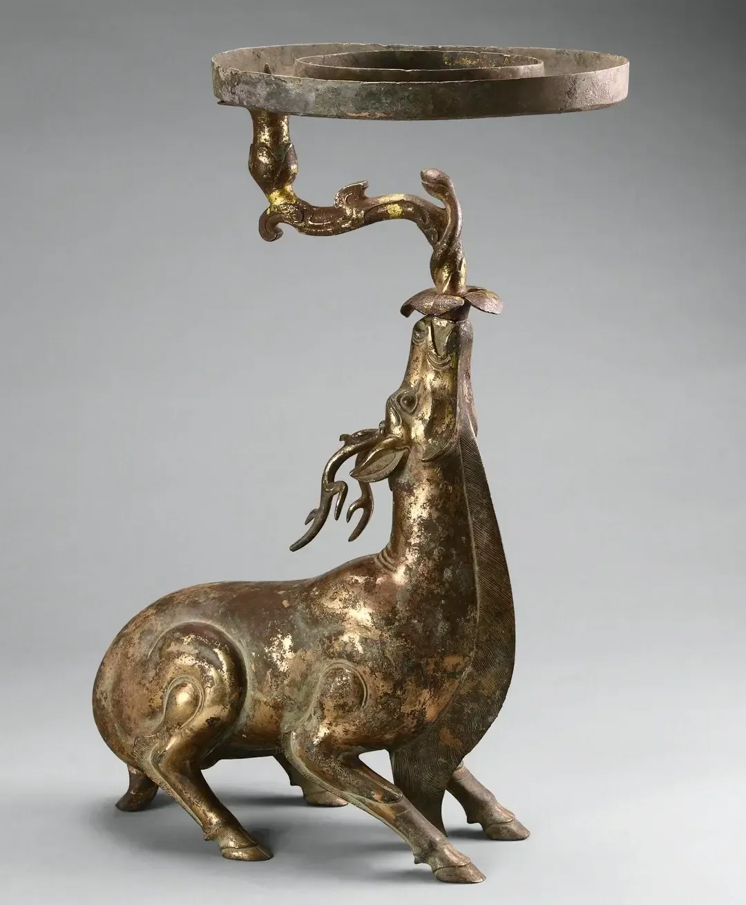 汉代精美的青铜灯具