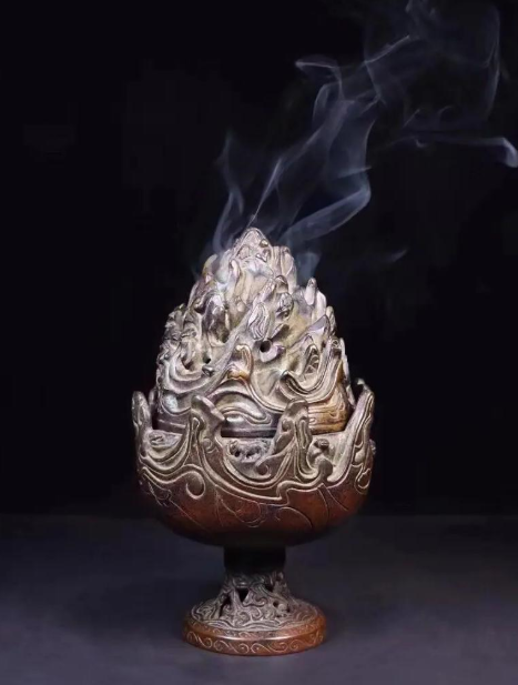 燃烧中的博山香炉