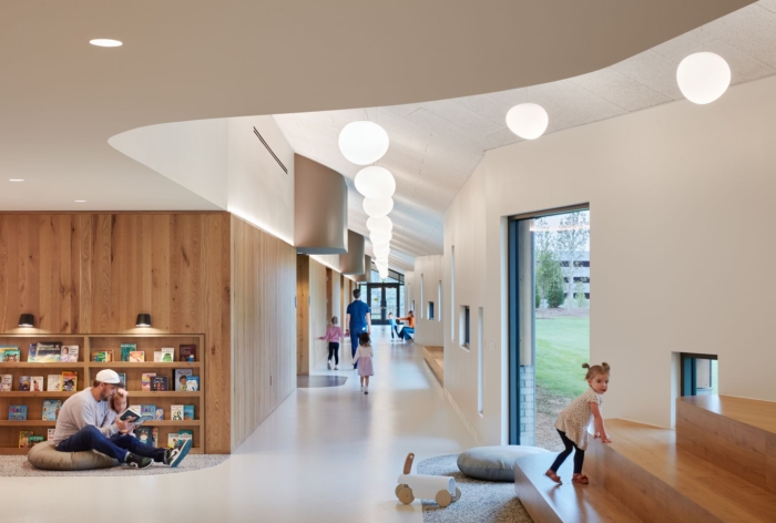 办公楼装修采用前廊概念：南方建筑的主打产品，象征着家和慷慨