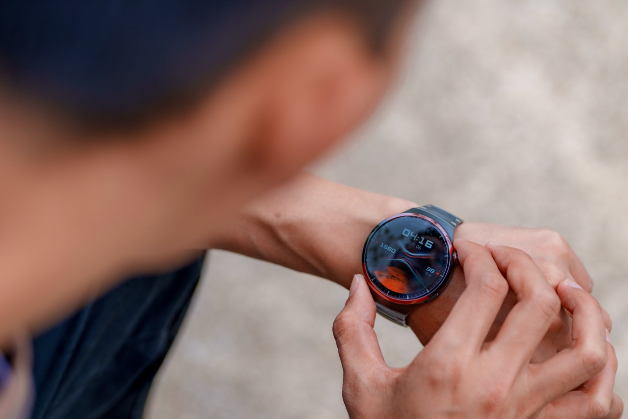 好奇！是什么智能手表让科技迷都疯狂？2025 年必看的实用选购指南！