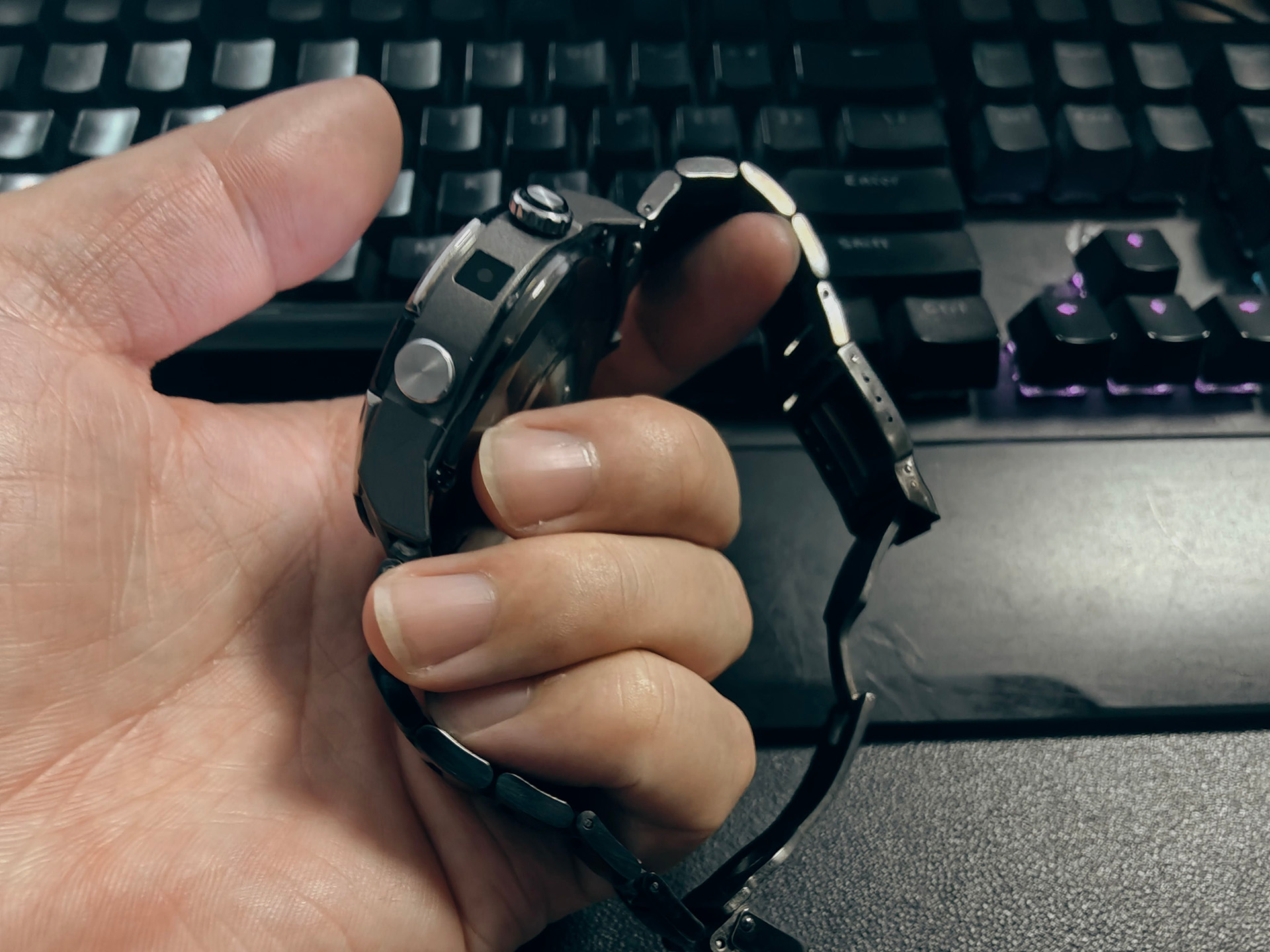 好奇！是什么智能手表让科技迷都疯狂？2025 年必看的实用选购指南！