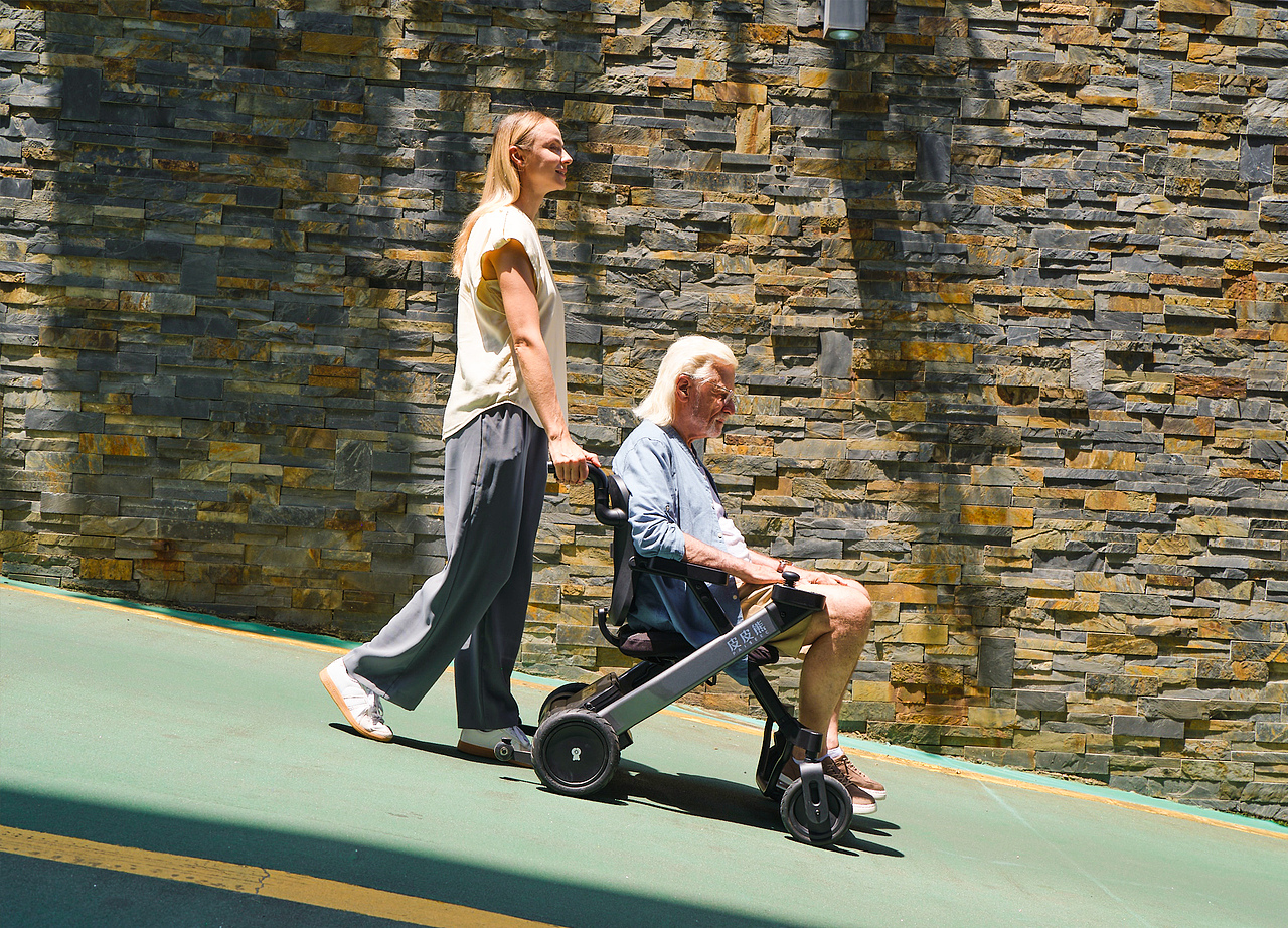 2024金芦苇奖人文设计金奖｜皮皮熊电动轮椅W3