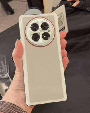 传音酷炫变色概念手机再次亮相，光变+电致变色技术齐上阵！