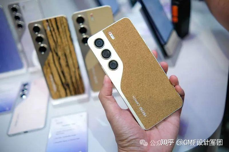 传音酷炫变色概念手机再次亮相，光变+电致变色技术齐上阵！