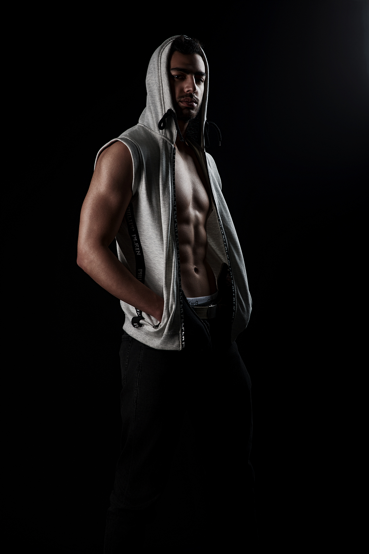 一组棚拍肌肉照