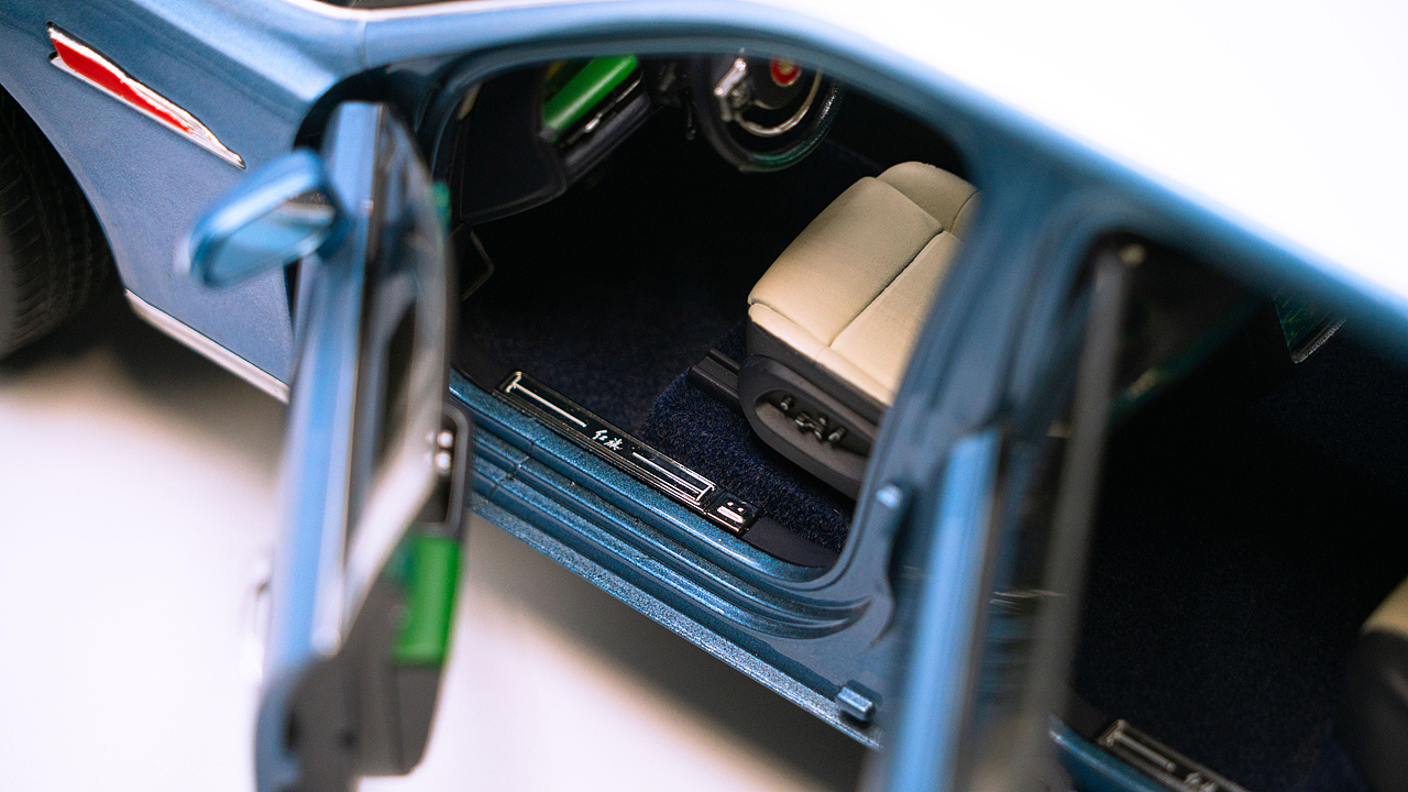 红旗国礼 花青蓝/月白 1:18