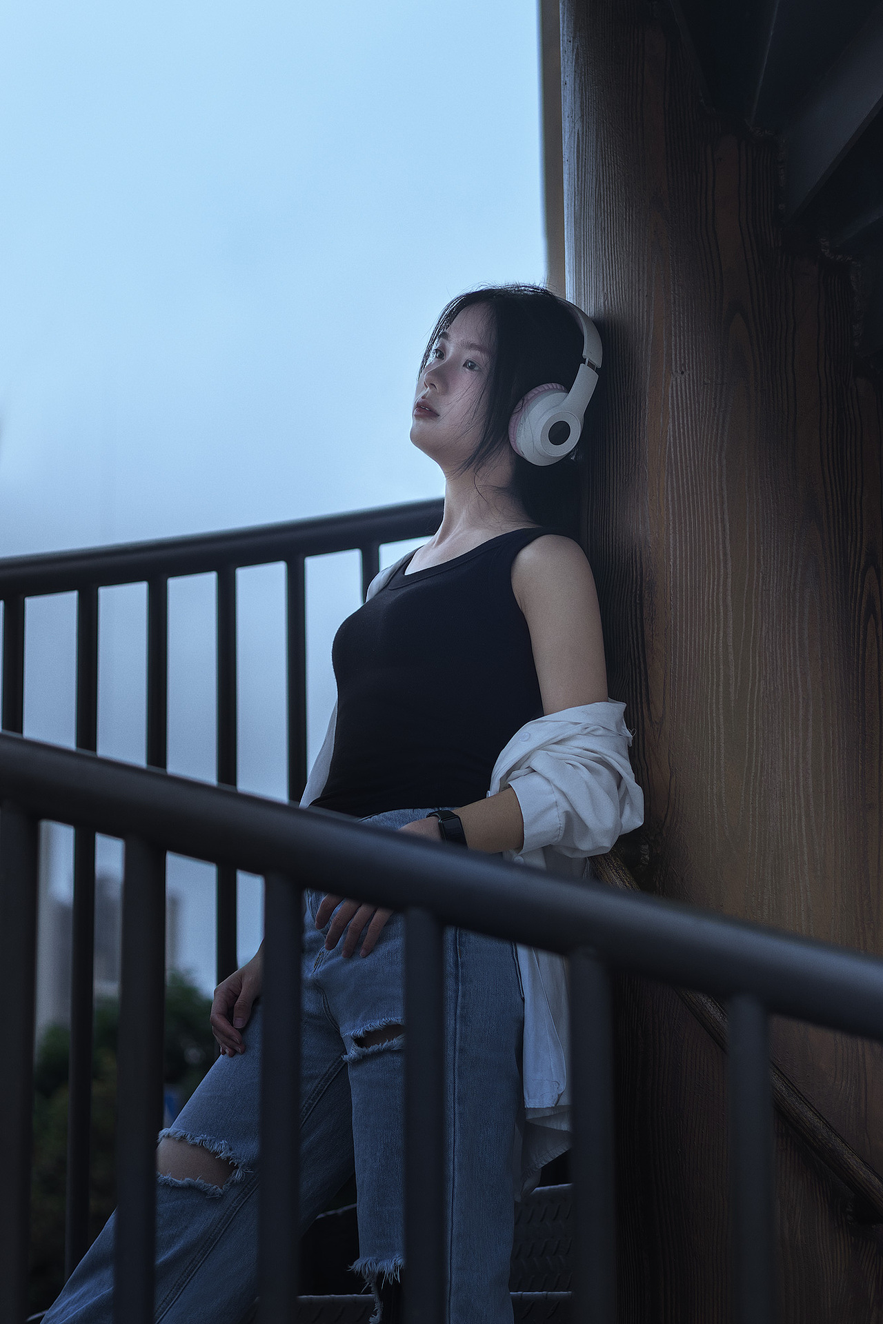 阴天底片,显影孤独