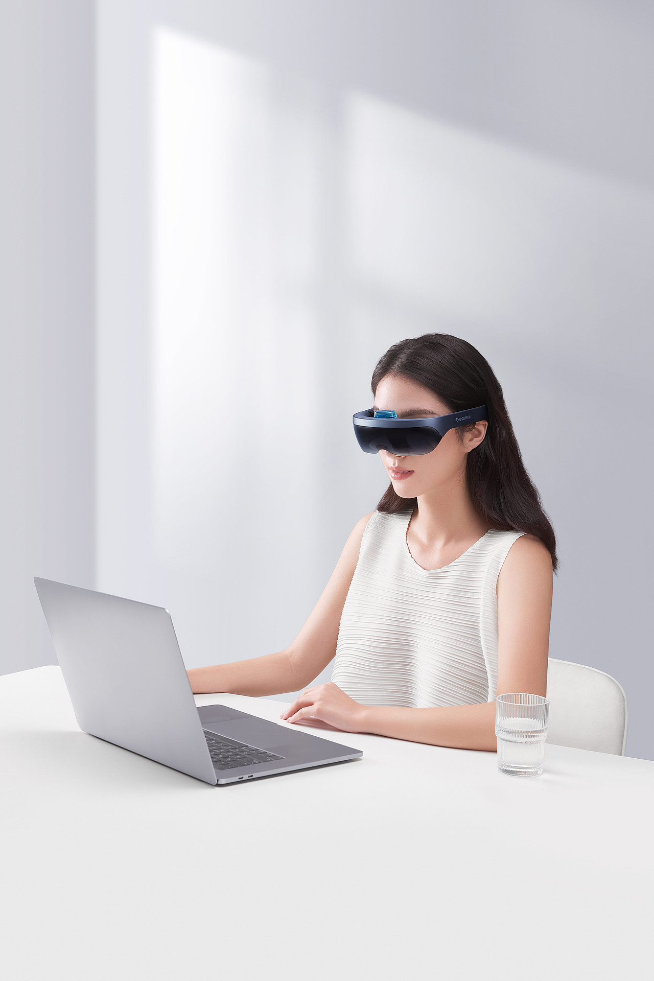 倍轻松-颈部按摩仪平面拍摄