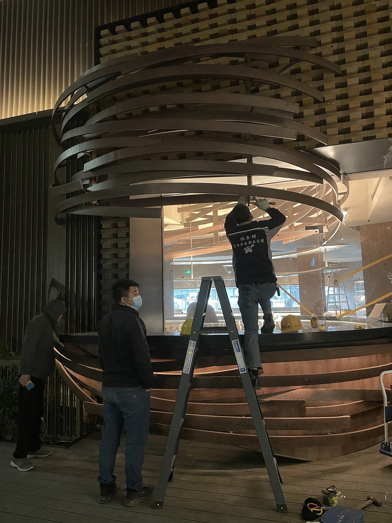 西餐厅不锈钢仿木纹鸟巢造型吧台天花-宅寂风装修风格（图ZMzkxNzU0Nzc2） - 其他工业/产品 - 站酷设计师恒鑫踏不锈钢制品原创素材 - 站酷ZCOOL