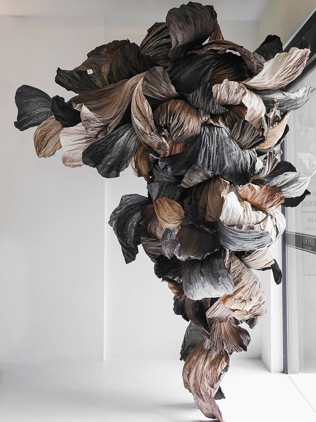 装置艺术 | 深秋的离别，枯叶在风中的演绎