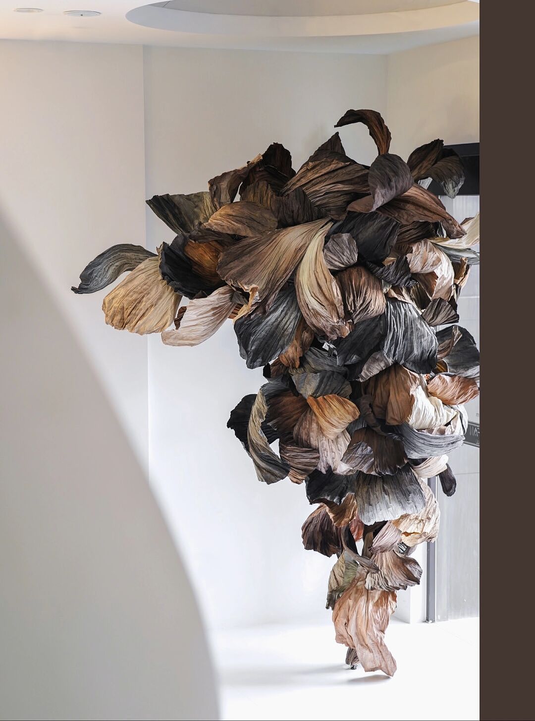 装置艺术 | 深秋的离别，枯叶在风中的演绎