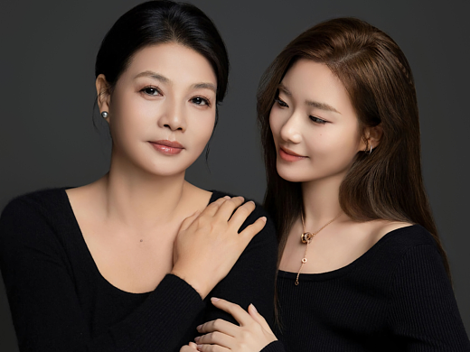 繁花-母女（個(gè)人主頁-ZNzIwNTQzNTI=） - 人像攝影 - 站酷設(shè)計(jì)師繁花肖像原創(chuàng)素材 - 站酷ZCOOL