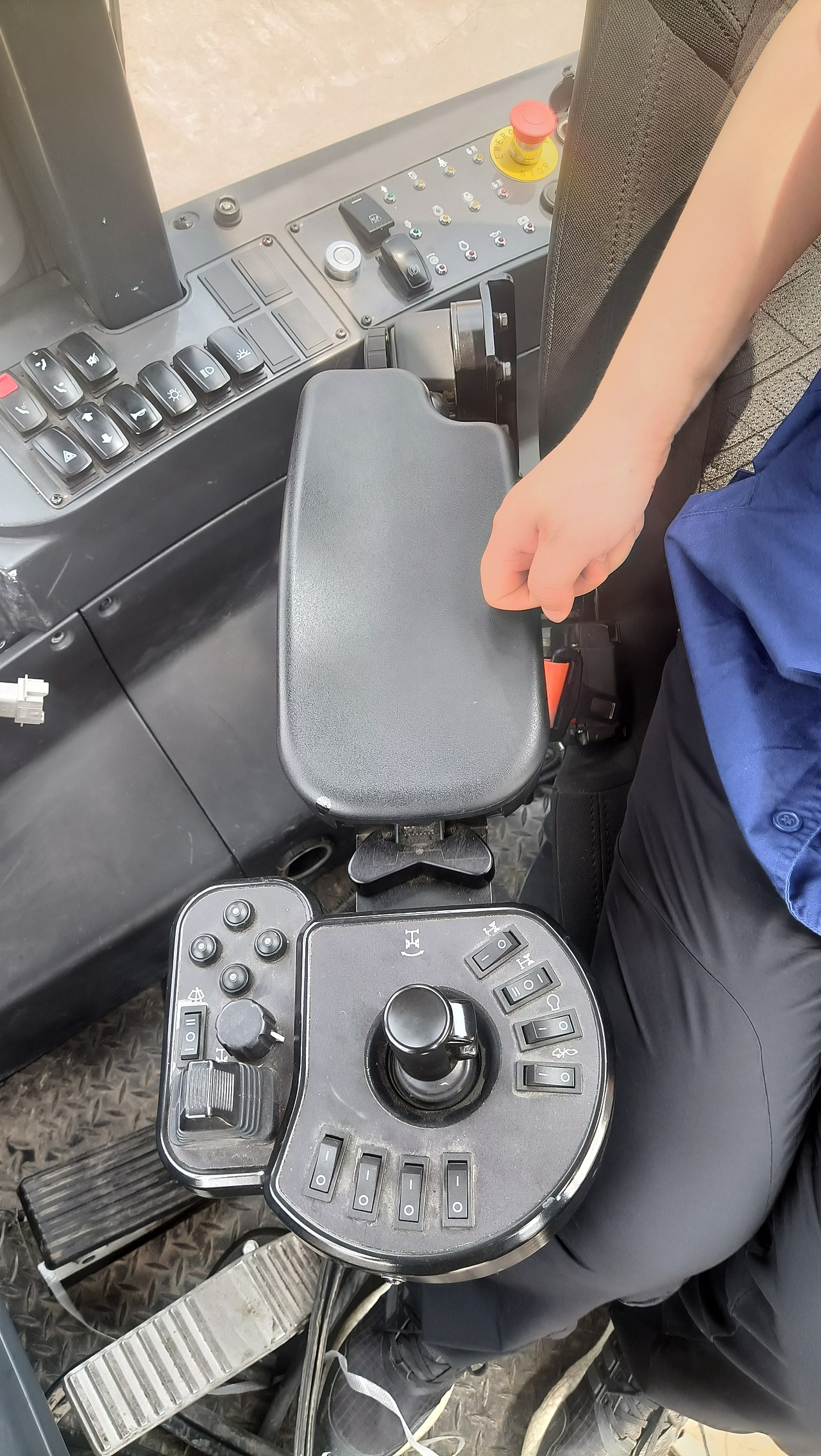 20250612座椅手托测绘