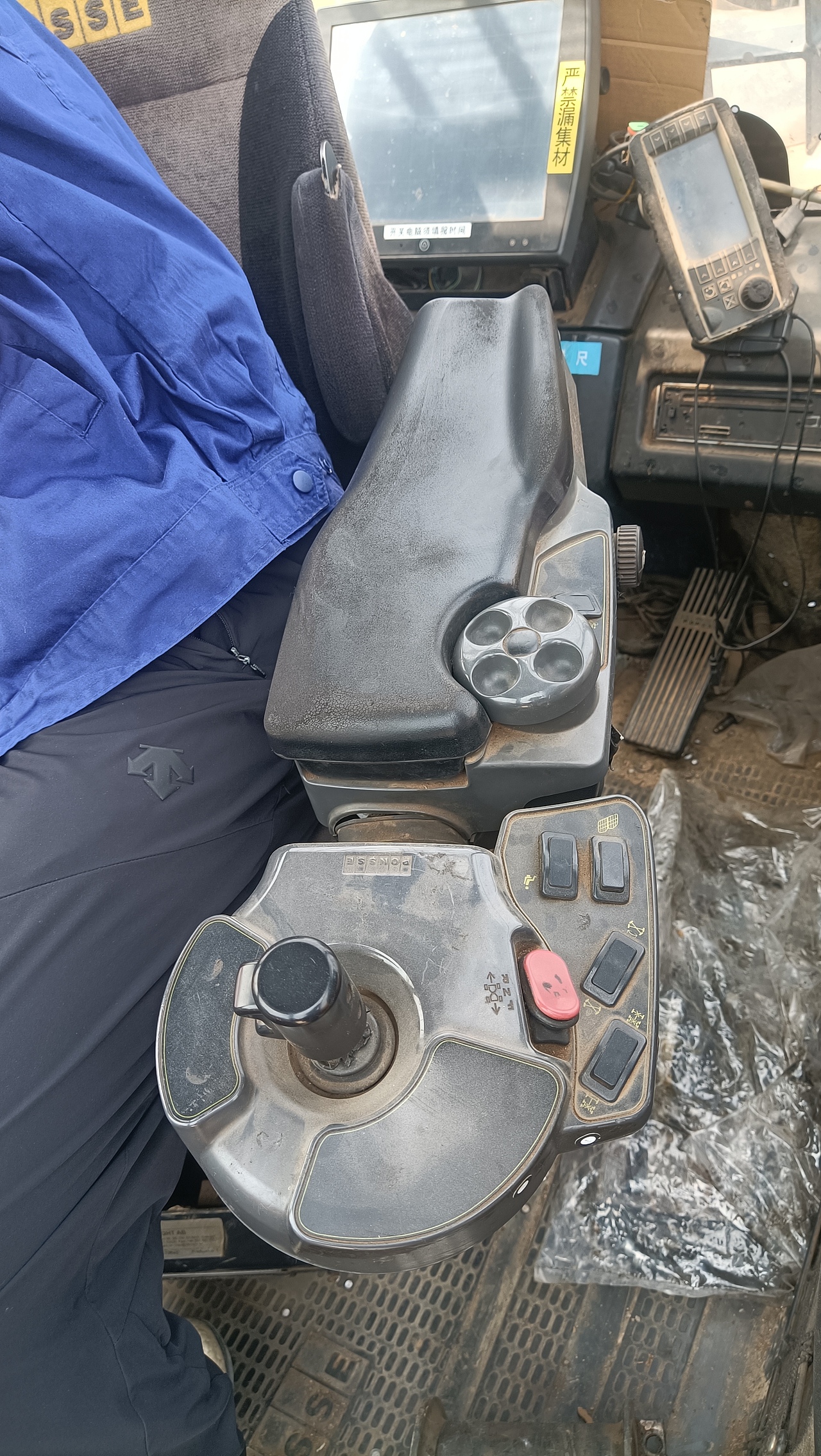 20250612座椅手托测绘