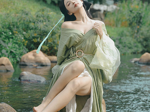蛇系少女 | 拍出又纯又欲的氛围