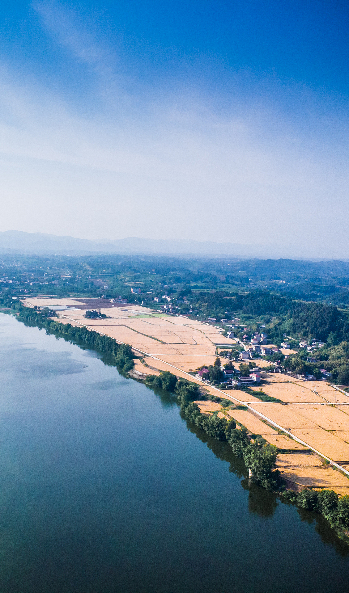 一江两岸，黄绿交织的农田（图ZMzkyMDI2MTE2） - 风光摄影 - 站酷设计师一生素纸原创素材 - 站酷ZCOOL