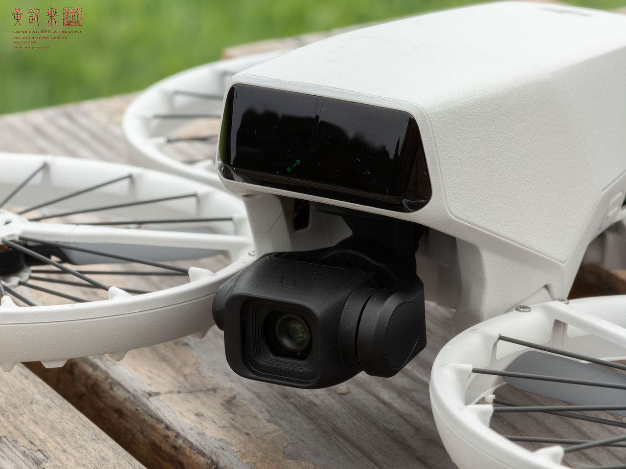 DJI Flip的前视TOF避障,及搭载了豪威科技OV48C CMOS的云台总成。OV48C采用Quad Bayer阵列,并在BSI及PureCel Plus设计的基础上实现DCG-HDR(双转换增益高动态范围)拍摄。