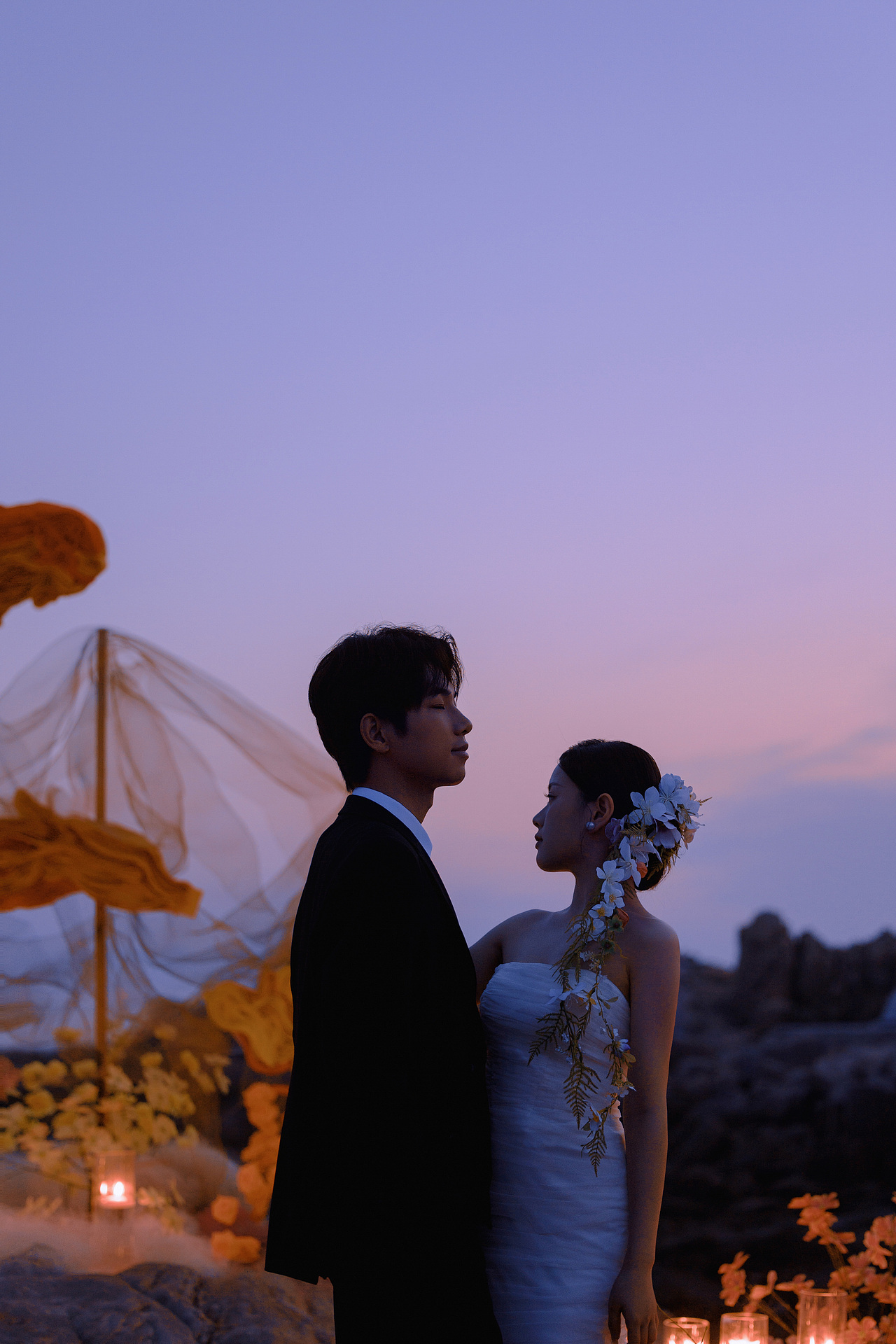 「 让海风作证,以浪花为戒,我们在黄昏里写下爱情 」