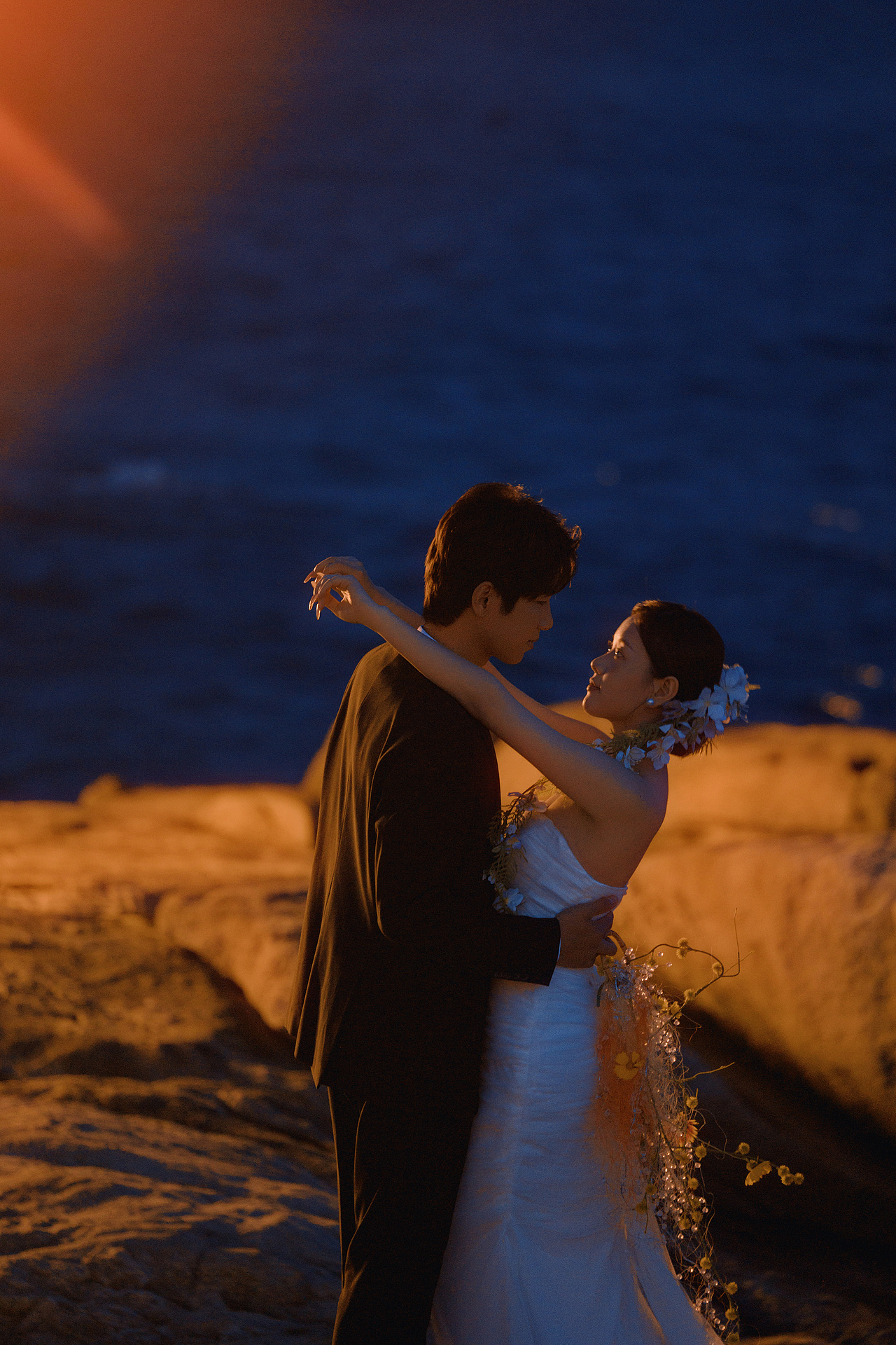 「 让海风作证,以浪花为戒,我们在黄昏里写下爱情 」