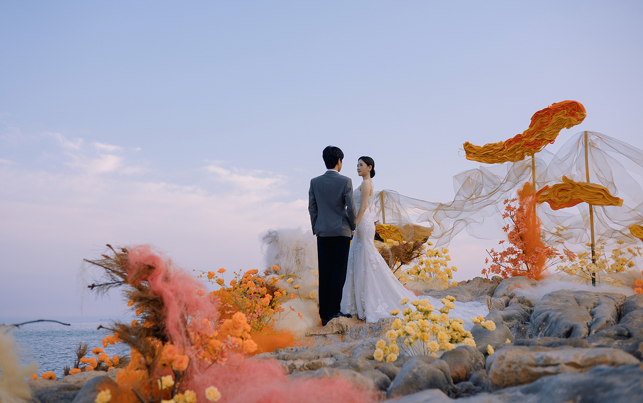 「 让海风作证,以浪花为戒,我们在黄昏里写下爱情 」