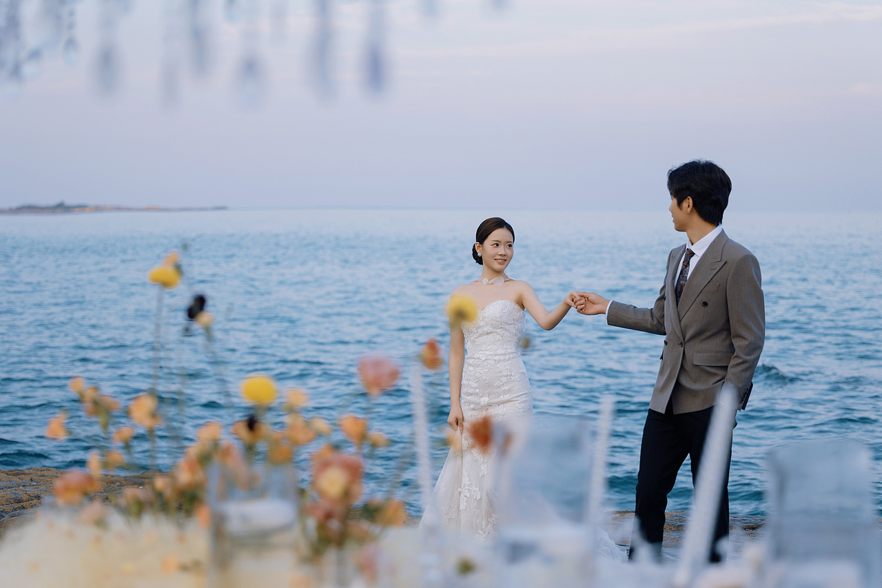 「 让海风作证,以浪花为戒,我们在黄昏里写下爱情 」