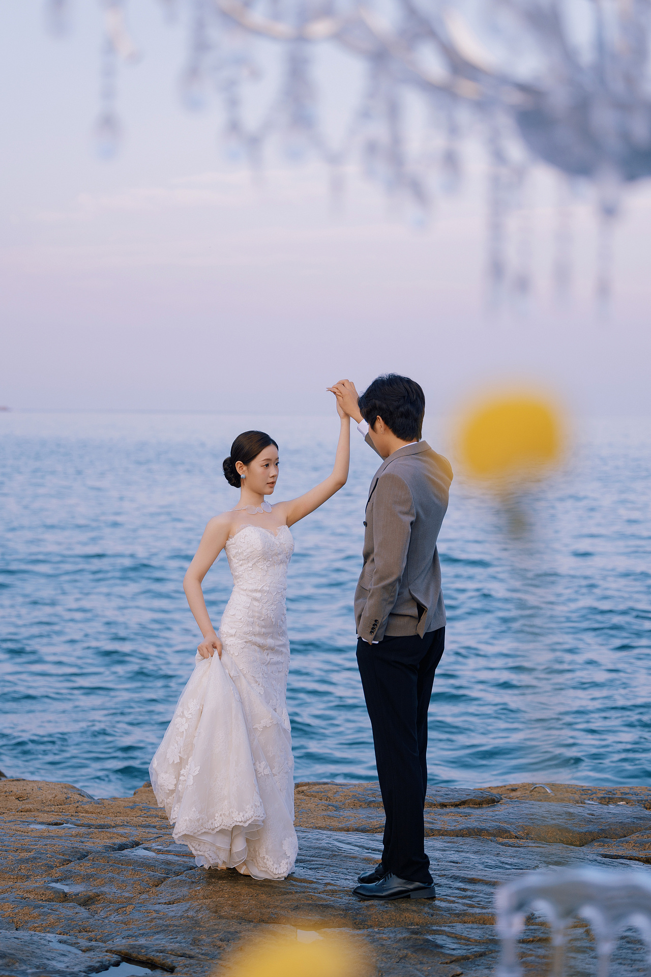 「 让海风作证,以浪花为戒,我们在黄昏里写下爱情 」