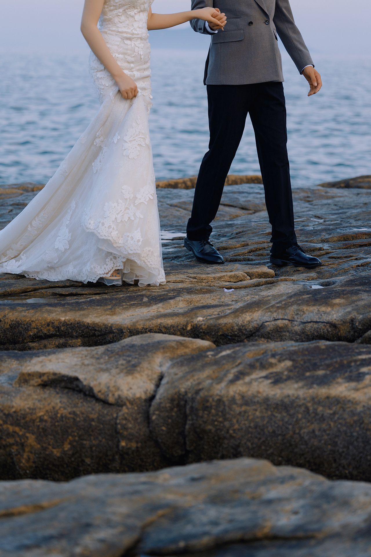 「 让海风作证,以浪花为戒,我们在黄昏里写下爱情 」