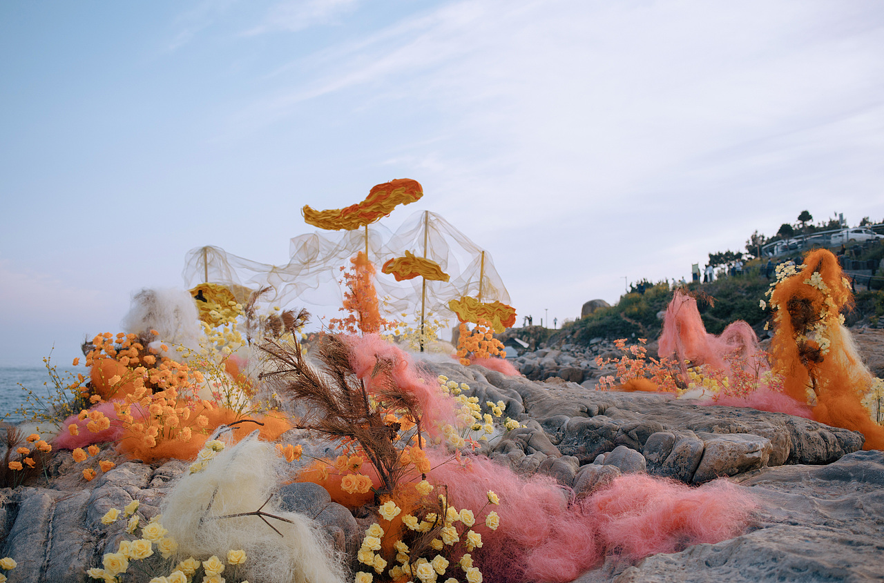 「 让海风作证,以浪花为戒,我们在黄昏里写下爱情 」