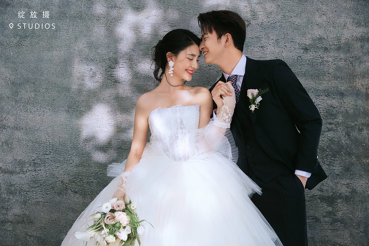 无法拒绝❤️简约仪式感婚纱照拍成人生照片‼️（图ZMzkyMTE4ODI0） - 婚礼摄影 - 站酷设计师绽放摄胶片摄影原创素材 - 站酷ZCOOL