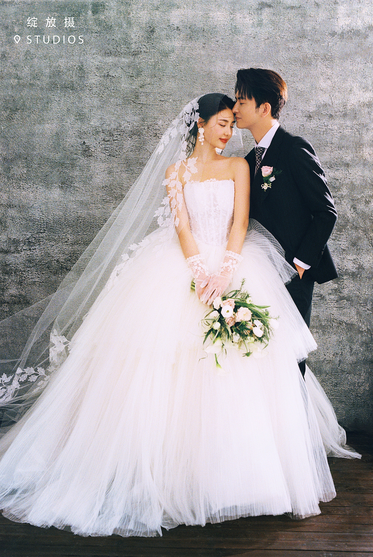 无法拒绝❤️简约仪式感婚纱照拍成人生照片‼️（图ZMzkyMTE4OTIw） - 婚礼摄影 - 站酷设计师绽放摄胶片摄影原创素材 - 站酷ZCOOL
