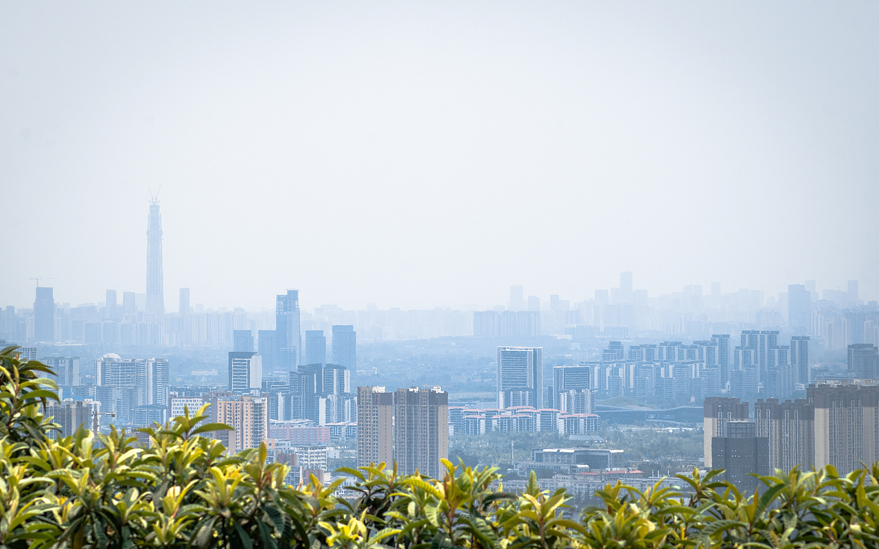 龙泉山遥望简阳与锦江