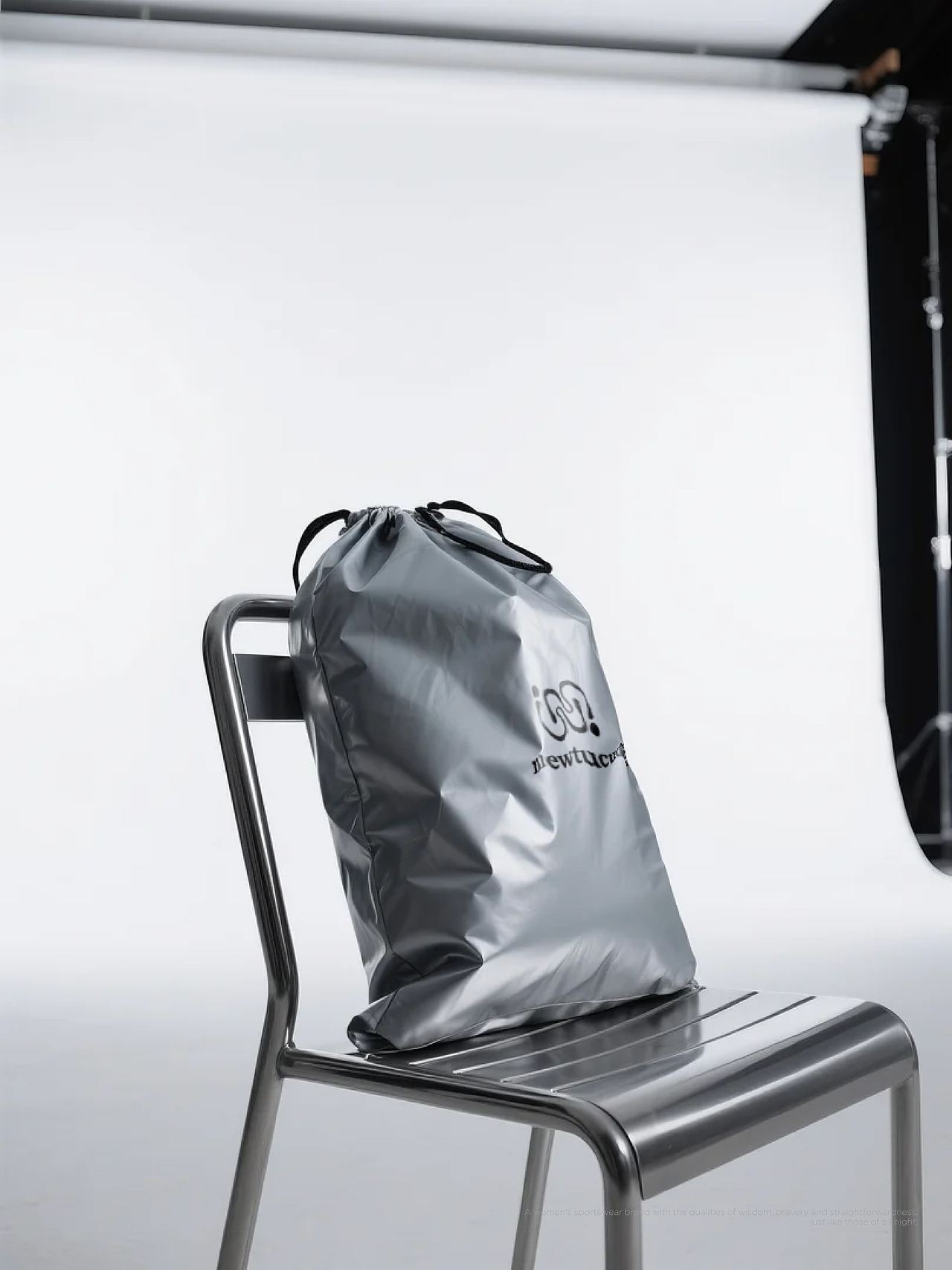 服装品牌设计-潮流即越界,我们标划疆域