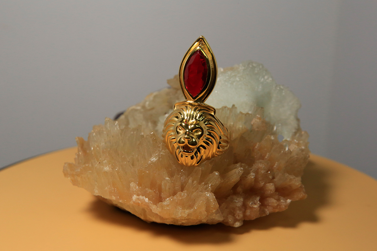 复刻雷欧奥特曼中雷欧的“狮子之瞳”戒指