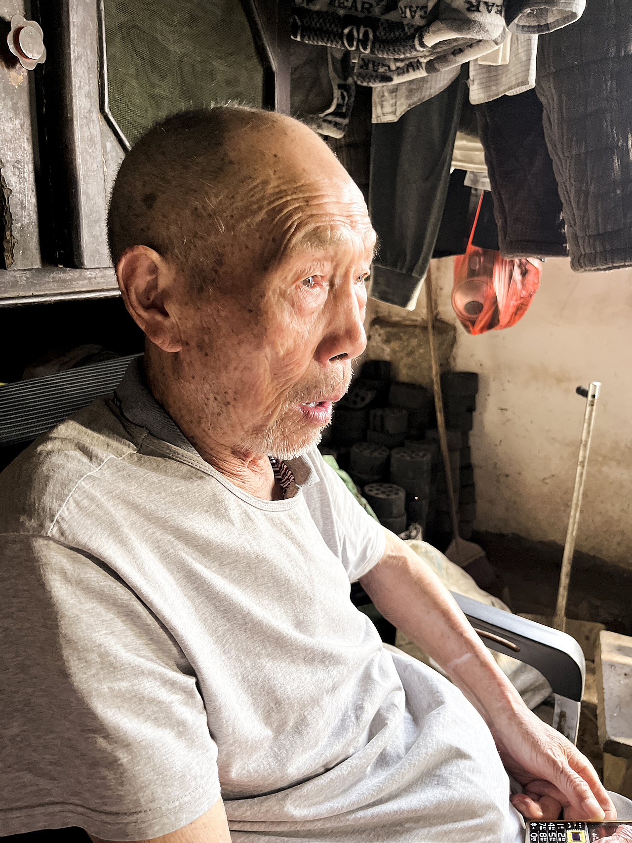 爷爷老了很多~
