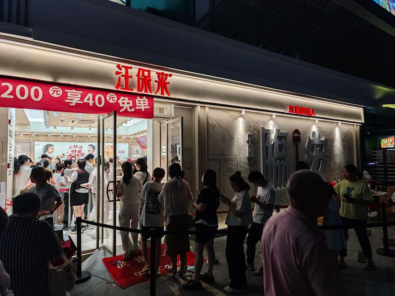 线下门店海报摄影 | 汪保来新店开业 X 幼稚缘（图ZMzkyNTQ0NDg0） - 人像摄影 - 站酷设计师幼稚缘原创素材 - 站酷ZCOOL