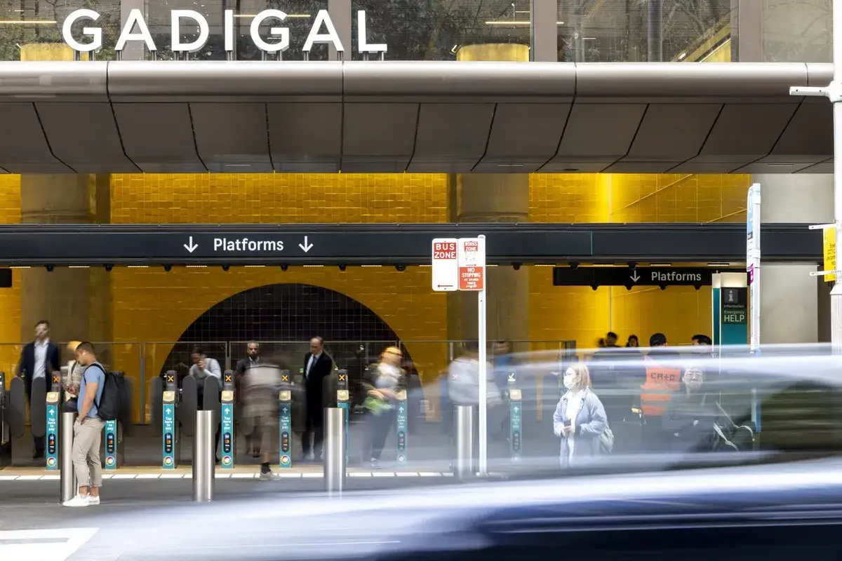 Converse 打造全金SHAI 001/新南威尔士州建筑奖公布/DQ 和黑皮帕恰狗联名