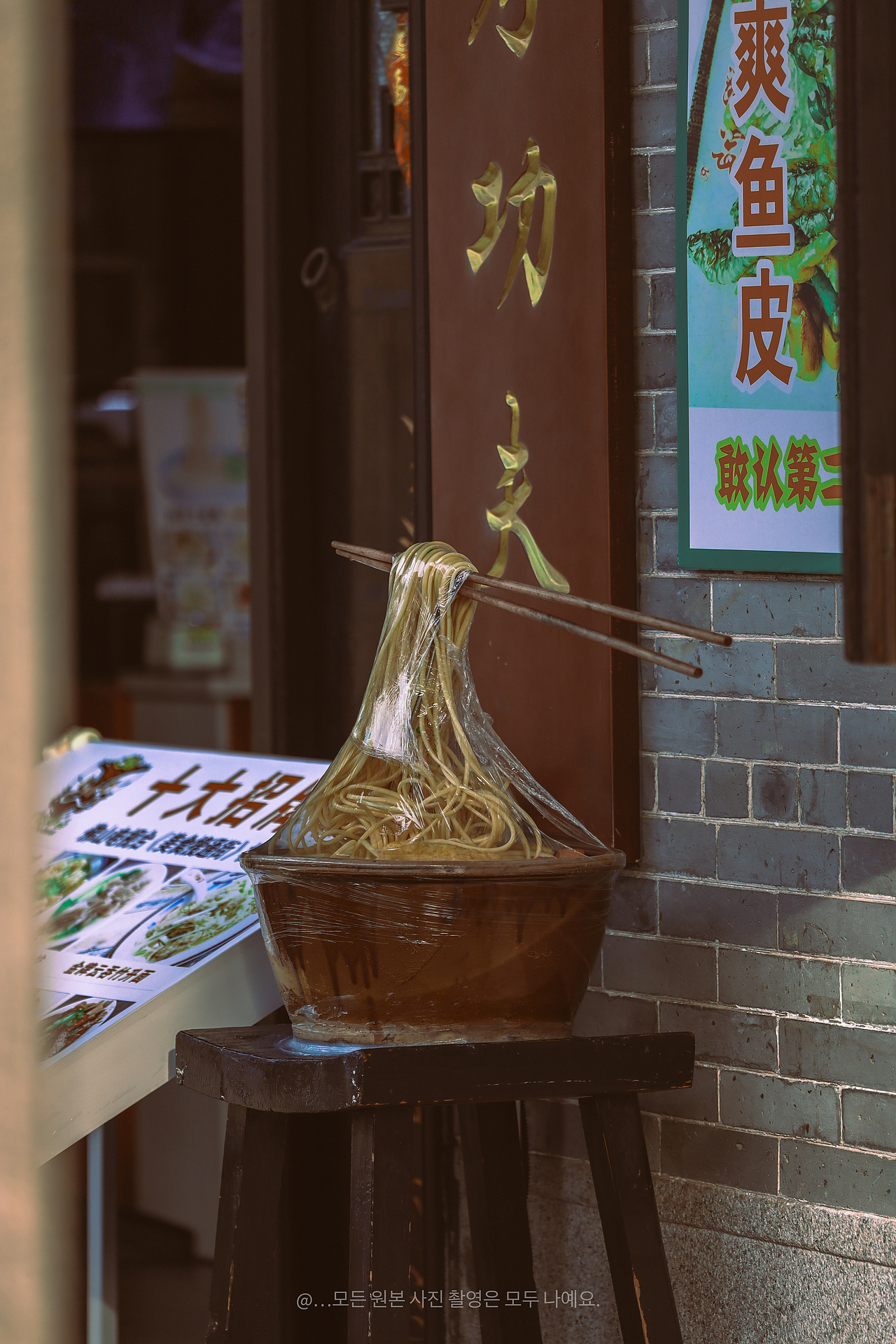 打卡岭南天地：竹椅叠趣、清泉灵动，邂逅岭南风情（图ZMzkyNjI1OTky） - 风光摄影 - 站酷设计师无声无故原创素材 - 站酷ZCOOL